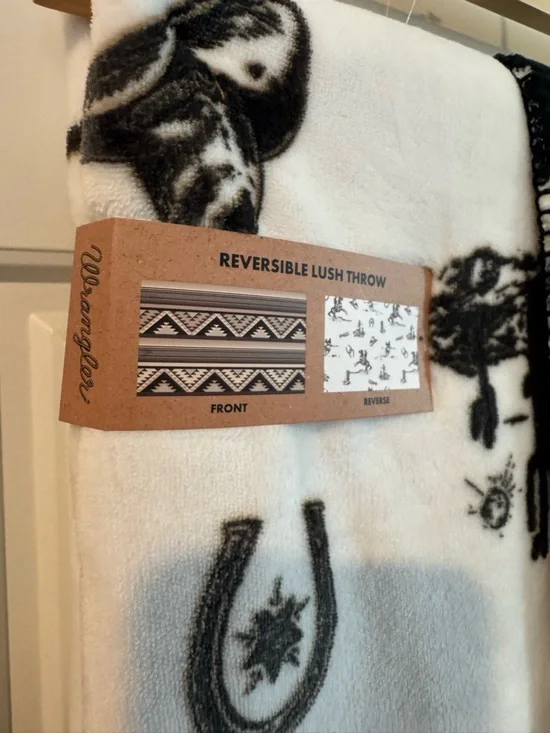 Wrangler Black and Cream Aztec + Western scene Reversible Throw - NWT - Picture 2 of 5
